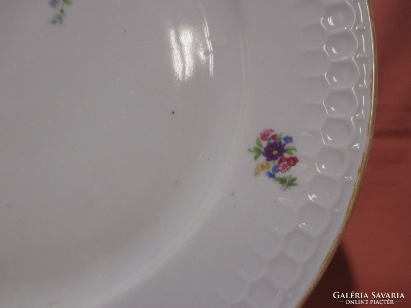 Zsolnay lapos tányér nagy virágcsokorral