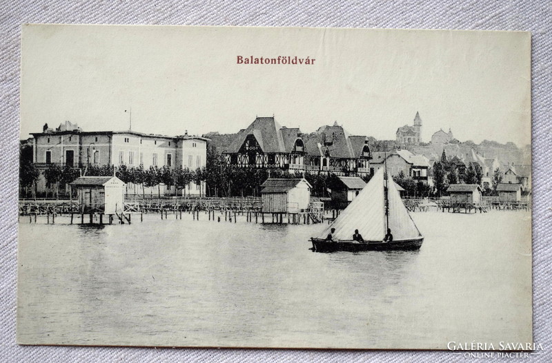 Balatonföldvár  látkép,  part látképe ,fürdőkabinokkal , villasorral  Gerendai kiadás