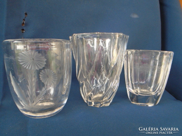 2 pcs Swedish costa vase and pcs twisted French vase maybe lalique ?? A total of 3 pieces in one