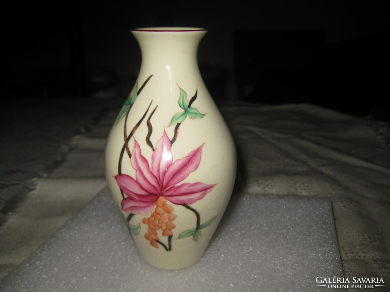 Zsolnay  kis váza   7 x 14 cm