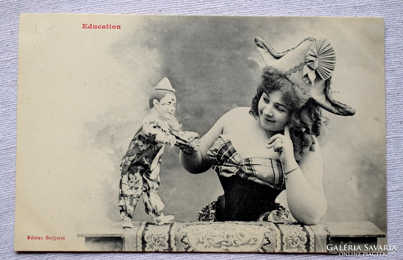 Antik francia fotó képeslap  hölgy játékbohóccal