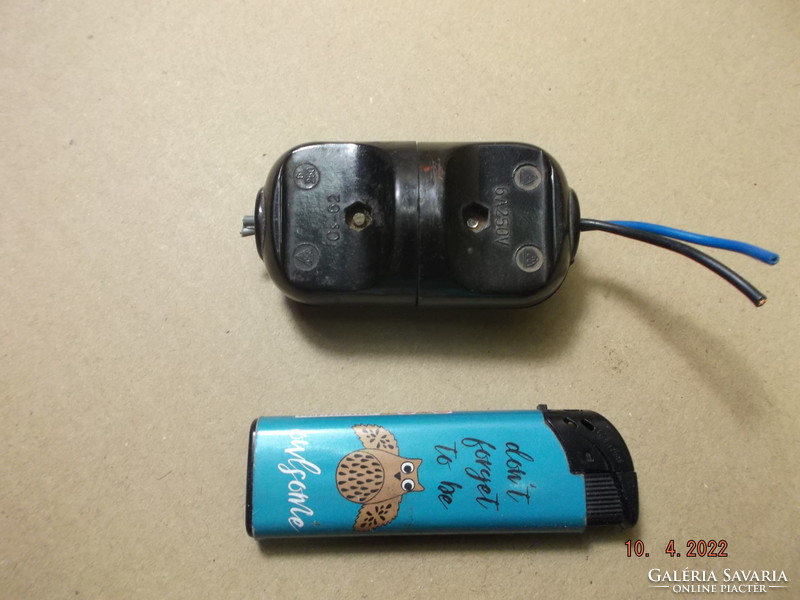 Old plug and socket --- 1 ---