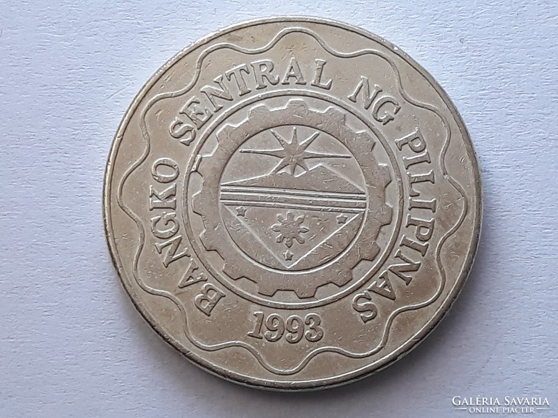 5 Piso 1997 coin - Filipino 5 piso 1997 foreign coin