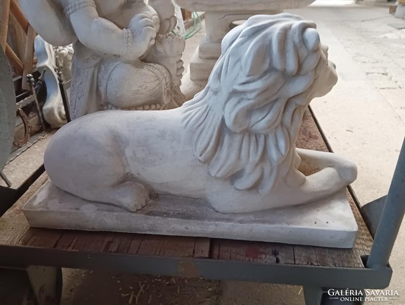 Castle garden 70cm stone lion statue original antifreeze artificial stone 50-60kg