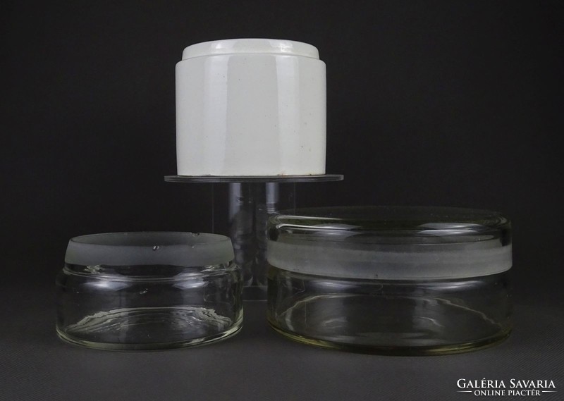 1I066 Laboratóriumi üveg és kőporcelán edény 3 darab CHINOIN