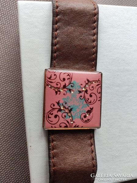 Leather bracelet decorated with fire enamel