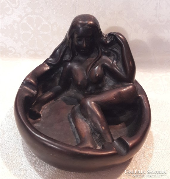 Ash ashtray with nude decoration (m2395)