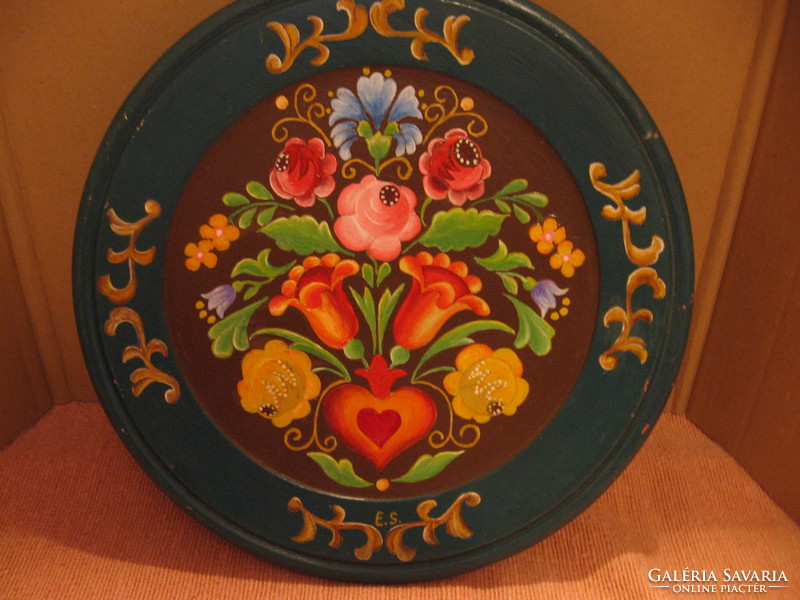 Folk art.Flush background with lush floral wooden wall ornament on plate, bowl, retro