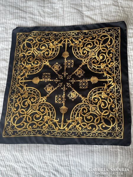 Elegant Italian black and gold scarf with a classic pattern