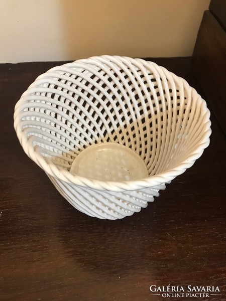White porcelain wicker pot. In an undamaged condition. 14X17 cm