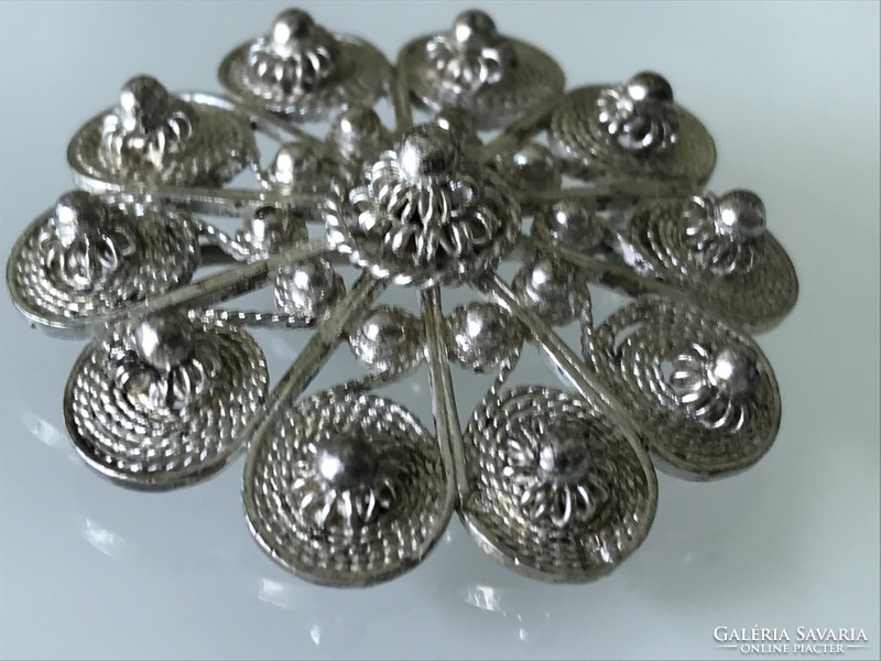 Silver-plated filigree brooch, 3 cm in diameter