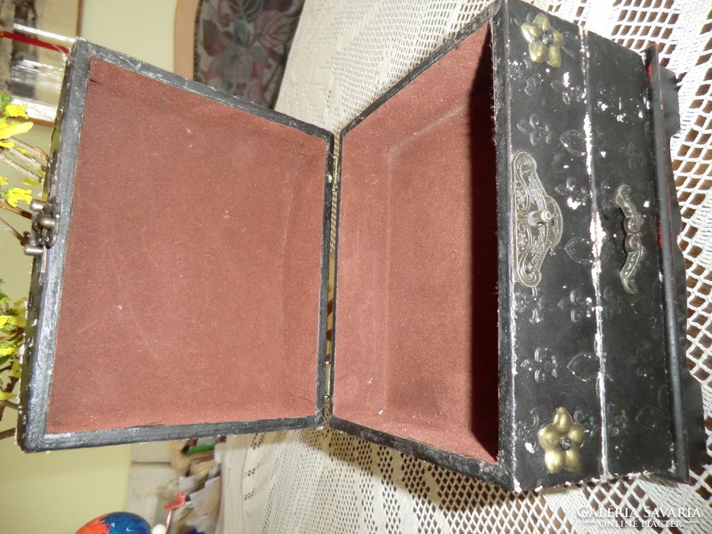 Antique wooden gift box approx. 18X18x20