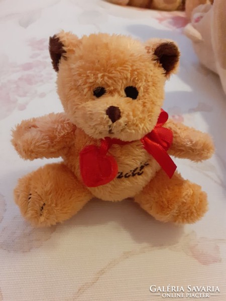 TEDDY BEAR - Lindt klasszikus plüss mackó piros masnival