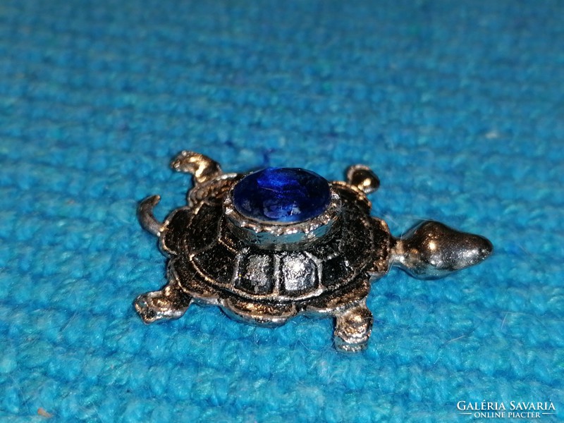 Turtle brooch with blue rhinestones (301)