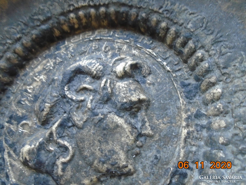Bronz öntvény Pán istenség kecskeszarvas profiljával,jelzett, számozott  fellelt állapotban 360 g