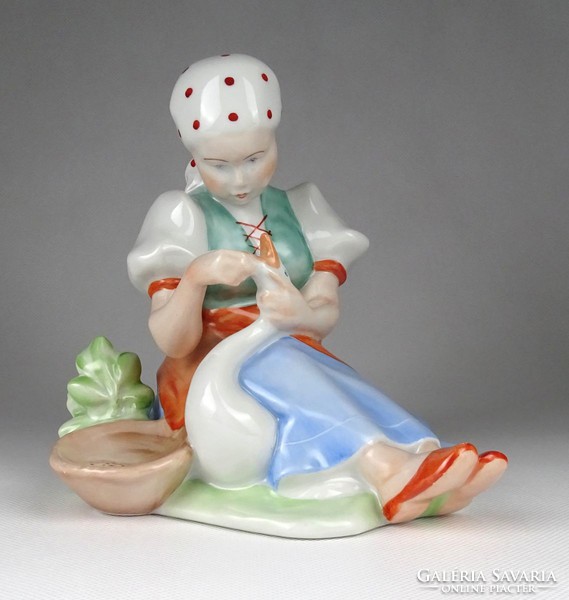 1I633 Régi libát tömő asszony Zsolnay porcelán szobor 17 cm