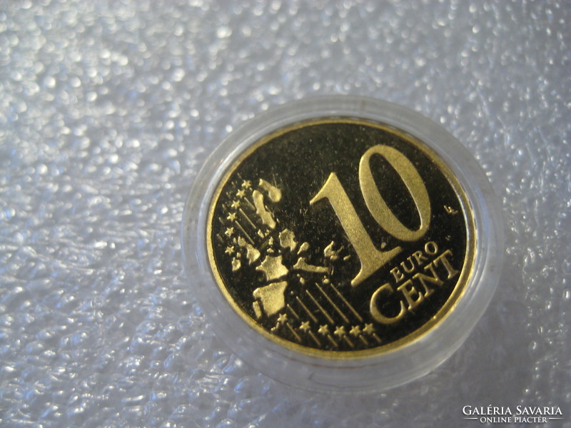 Dutch euro gilded 10 cents with profile of Queen Beatrix. Collectible piece in 20 mm capsules