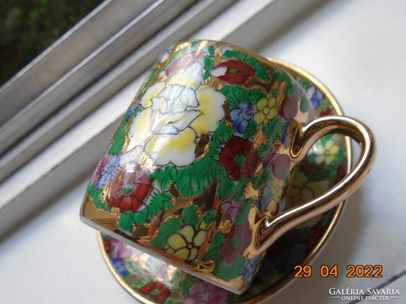 Kidomborodó kézi arany és színes zománc virágmintákkal kávés csésze alátéttel HANDMADE CHINA jelzés