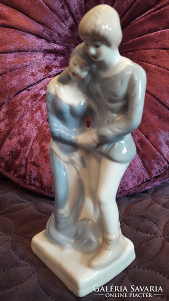 Medieval romantic couple porcelain (m2499)