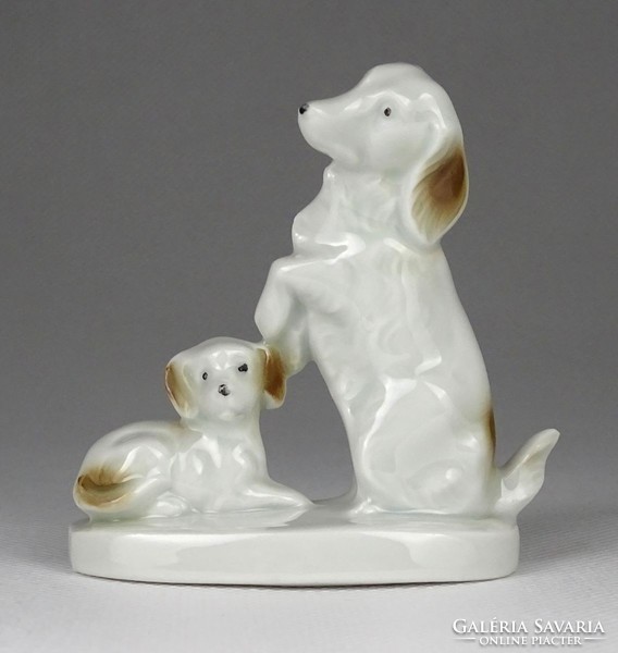 1I610 Régi pitiző porcelán kutya mama és kiskutyája porcelán szobor 8 cm