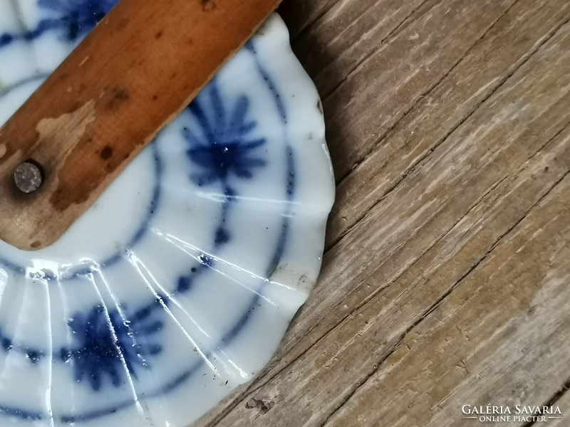 1880 k. kék fehér porcelán derelyevágó
