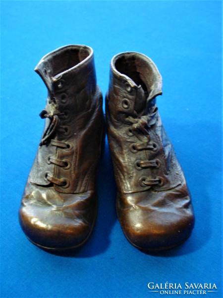 Bronz- bőr magas szárú cipőcskék a XIX. század végéről
