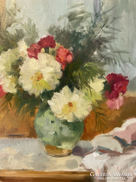 White z.Flowers in a vase