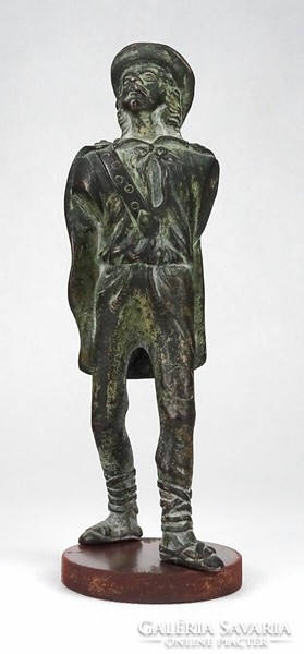 1I735 Kalapos betyár bronz szobor 19 cm