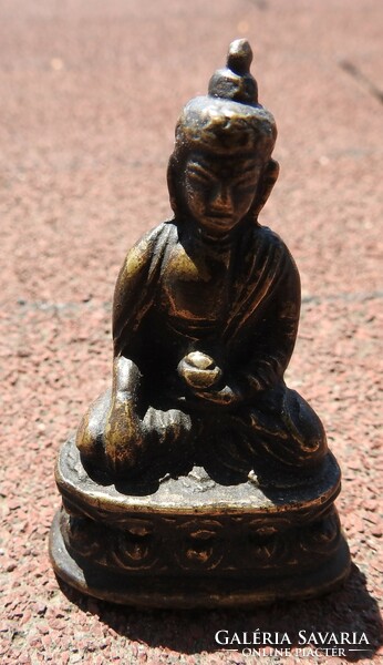 Antik bronz Buddha miniatúra - szerencsehozó figurális szobor