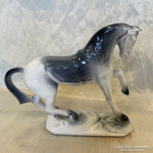 Gyönyörű nagyméretű porcelán ló