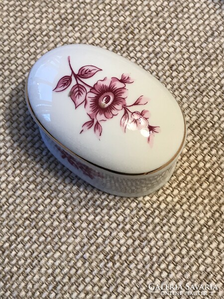 Hollóházi gyűrűtartó porcelán