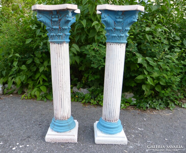 2 pedestals, sculpture holder, stand.