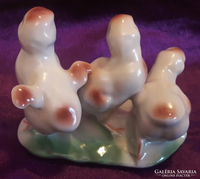 Porcelain for three chicks (l2543)