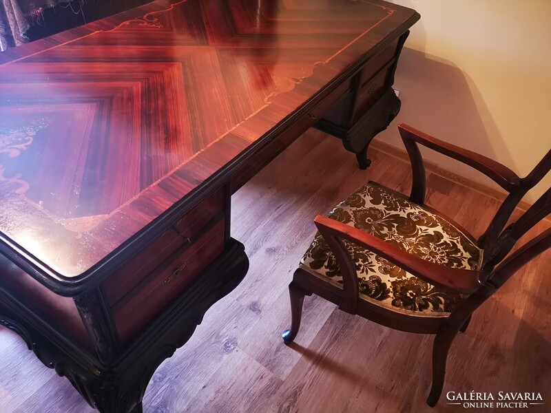 Adjustable baroque desk