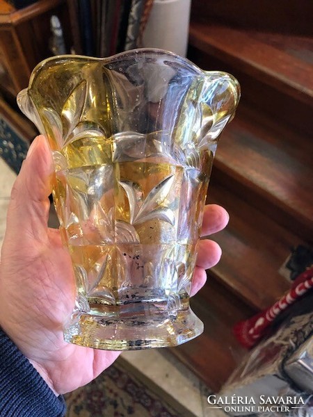 Üveg váza, 15 cm magas, hibátlan állapotban.ritkaság, öntött.