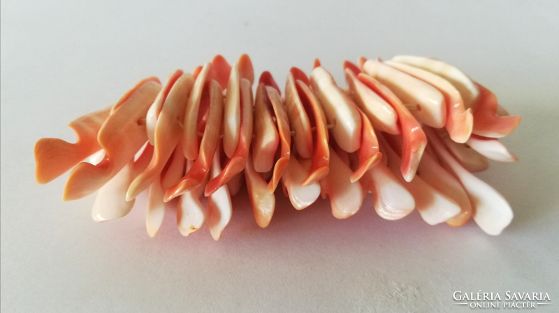Salmon colored natural sea shell shell bracelet