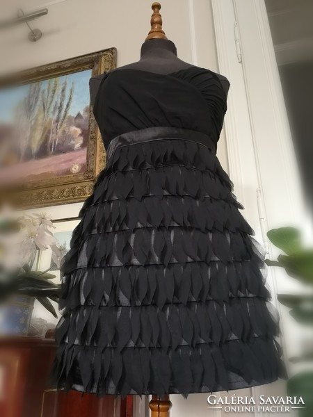 FISHBONE 36-38-as gyönyörű fekete parti ruha, 3D muszlin alj, szatén derék, alkalmi