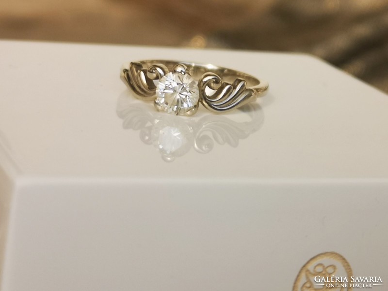 'Angel Wing' gold ring with internally flawless if-g diamond!