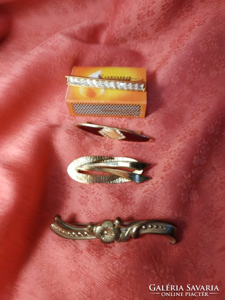 4 pcs. Antique badge, brooch