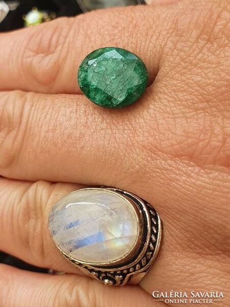 Columbian oval emerald gemstone slightly opaque, with cerification