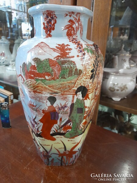Japanese satsuma hand painted 6 square vase. 30 Cm.