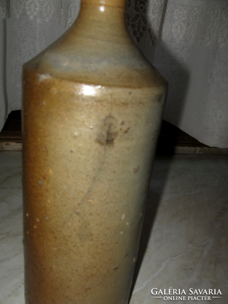 1800-as évekből származó ásványvizes kőedény palack