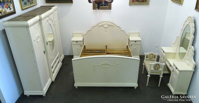 1F416 antique complete Elizabeth bedroom set in immaculate condition!