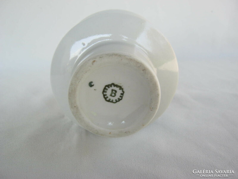 Bogucice  porcelán petróleumlámpa alj