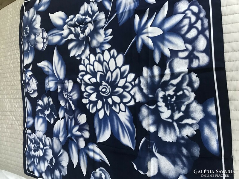 Huge scarf with white flowers, 94 x 95 cm