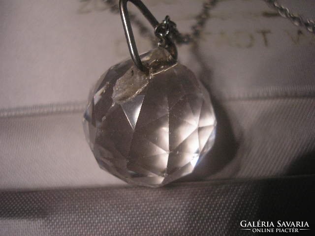 N10 Kristály gömb medál fazettált ezüstözött láncon ritkaság 47 cm