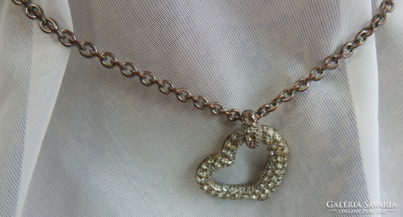 Tally welly necklace with stones in a heart pendant