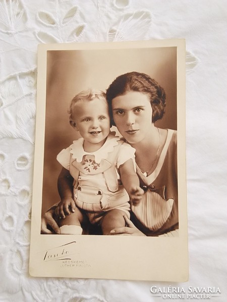 Régi szépia fotólap/képeslap anya gyermekével/kisfiú Fanto Kecskemét műterme 1932
