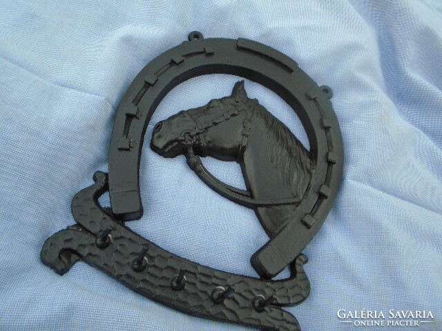 The lucky horseshoe-shaped hanger is a very rare and unique piece of handicraft