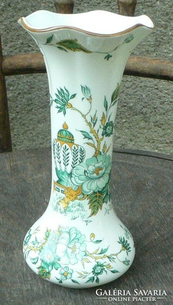 English staffordshire vase with kowloon pattern